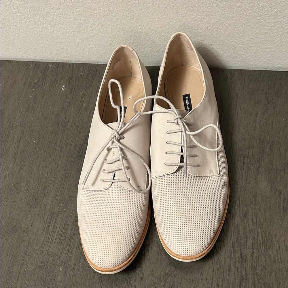 Women’s Oxford Cream Lace-Up Shoes